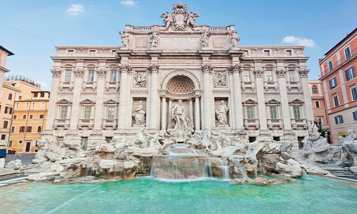 trevi fountain in rome with no crowd