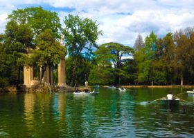 How to rent boats in Villa Borghese lake in Rome