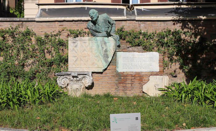 Statue of Trilusa Rome Trastevere things to see and do in Trastevere