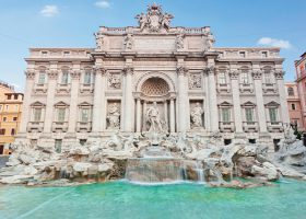 trevi fountain in rome with no crowd