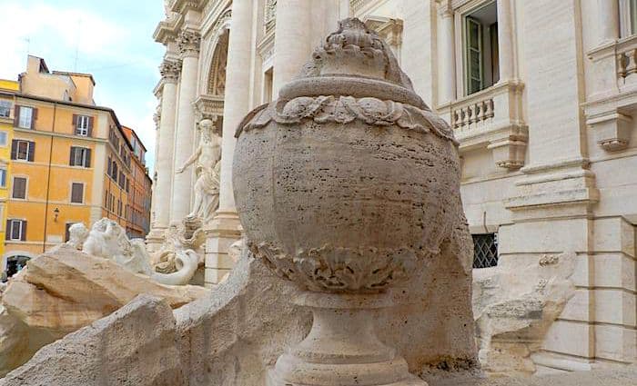 the roman guy trevi fountain