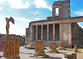 How to Visit Pompeii From Rome